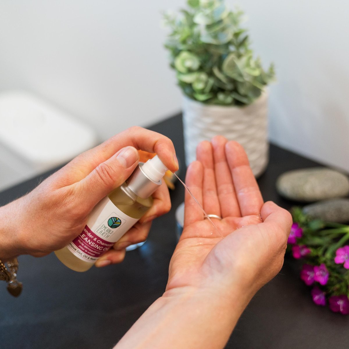 CLEANSING OIL