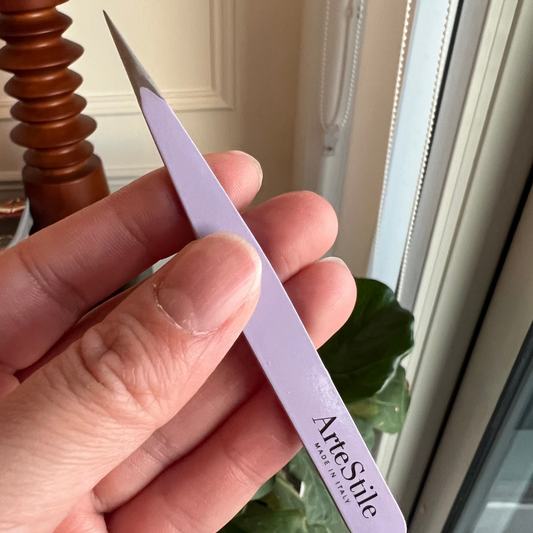 Point Tip Tweezers in Lilac